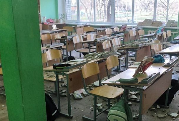 В школе Адыгеи во время урока обрушился потолок. Пострадал ребенок