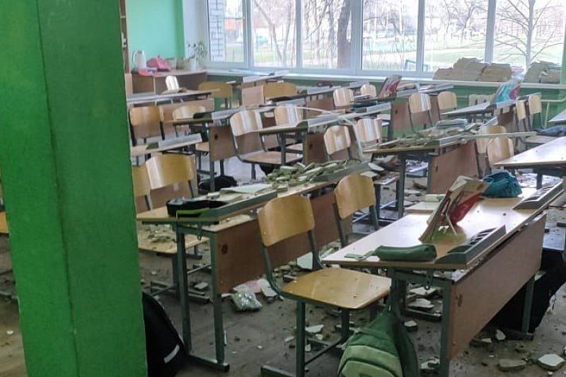 В школе Адыгеи во время урока обрушился потолок. Пострадал ребенок
