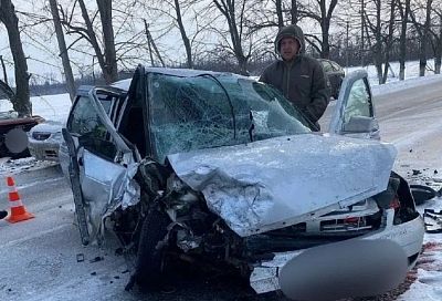 4-летний ребенок серьезно пострадал в ДТП с двумя легковушками на Кубани