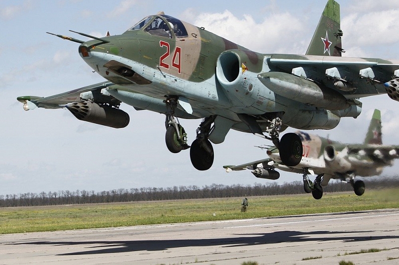 В Краснодарском крае штурмовики Су-25СМ3 нанесли удары по аэродромам условного противника 