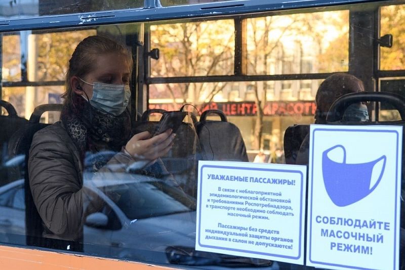 Более 7,7 тысячи единиц общественного транспорта Краснодара проверили на соблюдение масочного режима