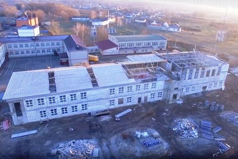 Корпус начальной школы в Крыловском районе готов почти на половину