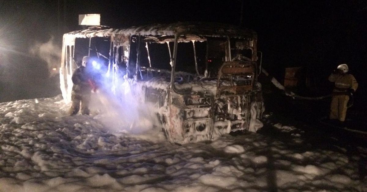 Пожар на кропоткина. Пожар автобуса на заправке в Дзержинске вчера. Пожар сгорел автобус на переправе через Ангару Краснодарского края.