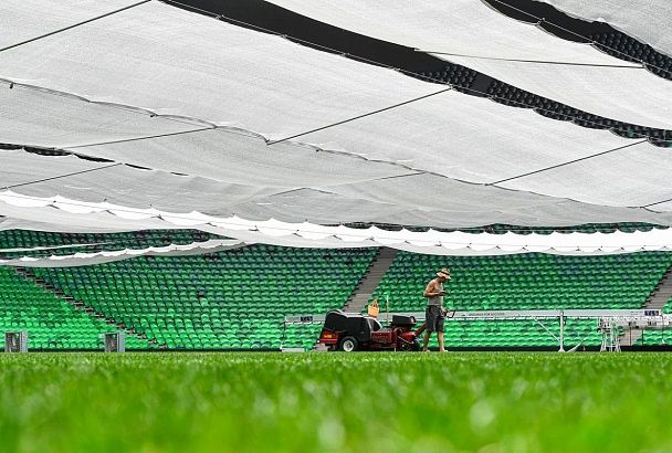 Сплит-системы, кислородный коктейль, система затенения. Как спасают газон от жары на стадионе «Краснодар»