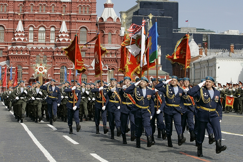 Владимир Путин перенес парад Победы