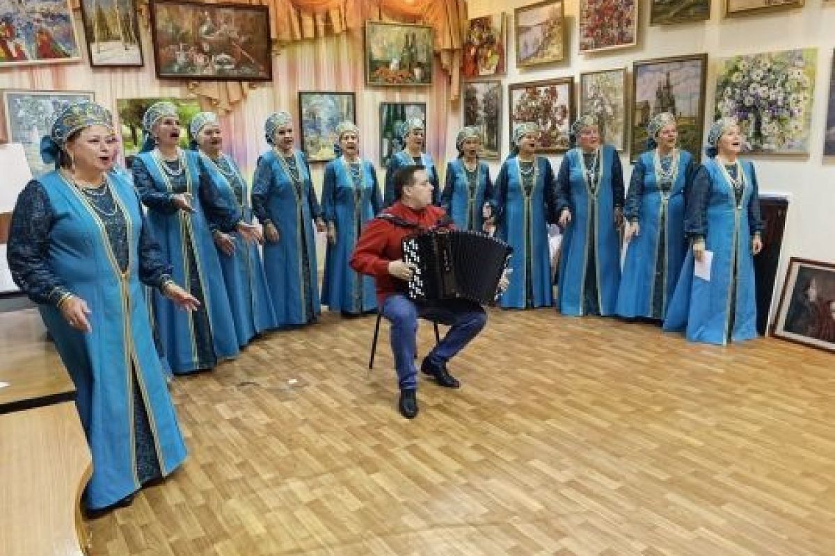 В центре имени Николая Котлярова Краснодара тепло отметили День матери