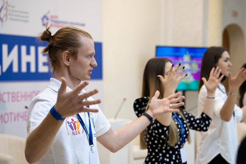 Бесплатные курсы русского жестового языка запустят в Краснодаре