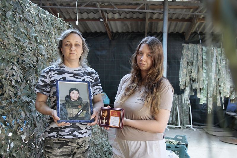 «Нас всех объединил Ваня»: ﻿волонтеры Крыловского района в память о своем земляке плетут маскировочные сети и собирают гуманитарную помощь