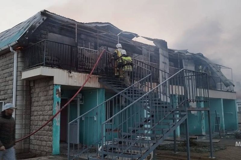 Эвакуировали 54 человека: в Темрюкском районе произошел пожар на территории пансионата