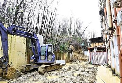 Мэр Сочи назвал ситуацию с подвижками грунта в Хостинском и Адлерском районах сложной, но контролируемой