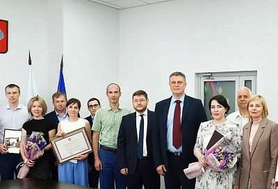 Игорь Галась поздравил сотрудников краевого министерства экономики с 10-летним юбилеем