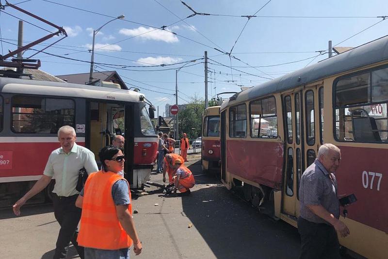 В Краснодаре из-за ДТП встали трамваи в Юбилейный и Славянский микрорайоны