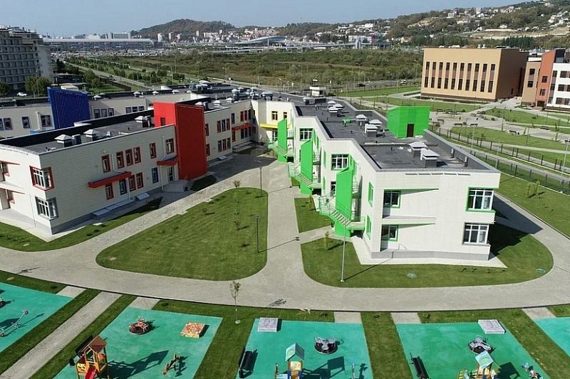 Новый общеобразовательный комплекс почти на 1,5 тысячи мест ввели в эксплуатацию в Сочи