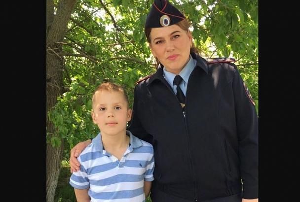 В Новороссийске полицейский спасла 9-летнего ребенка, на которого напала свора собак