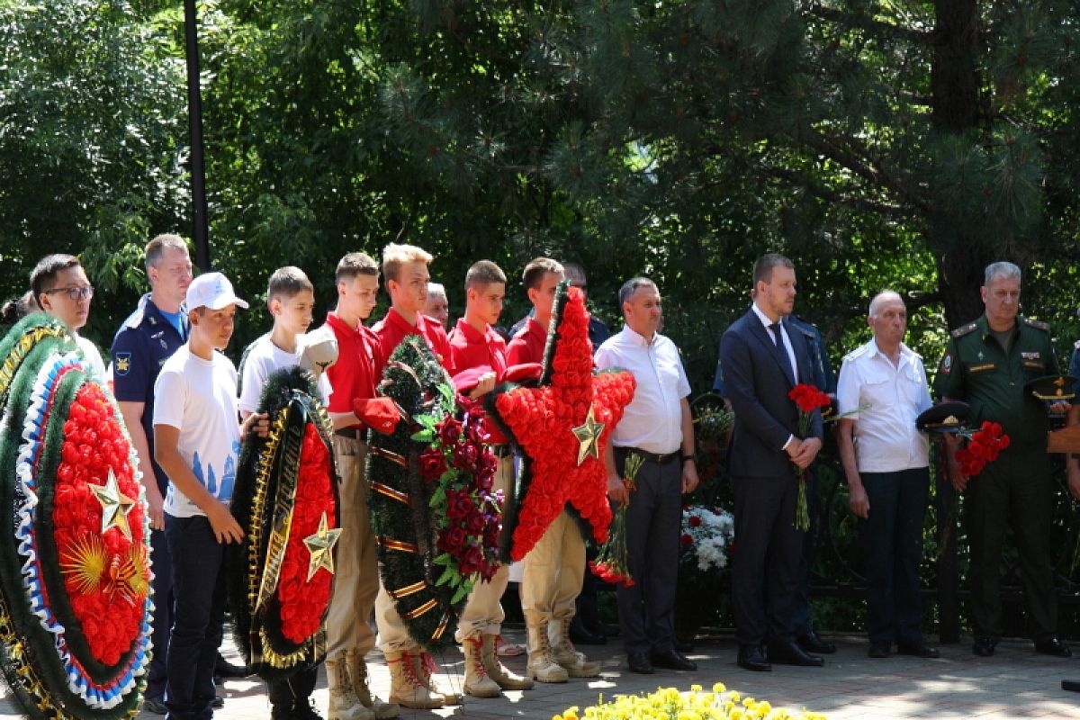 В Туапсе в День памяти и скорби прошел траурный митинг