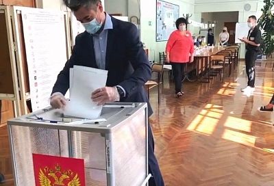 Заместитель главы Кубани Александр Руппель принял участие в голосовании