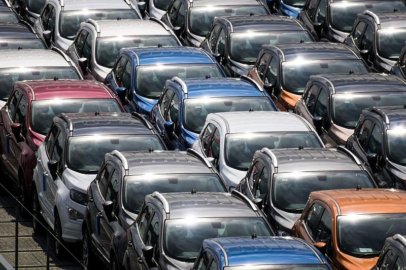В России продажи легковых автомобилей рухнули почти на 80%