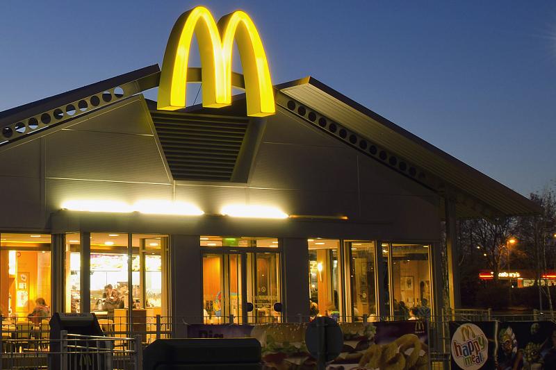 McDonald's станут принимать на работу с помощью голосовых помощников
