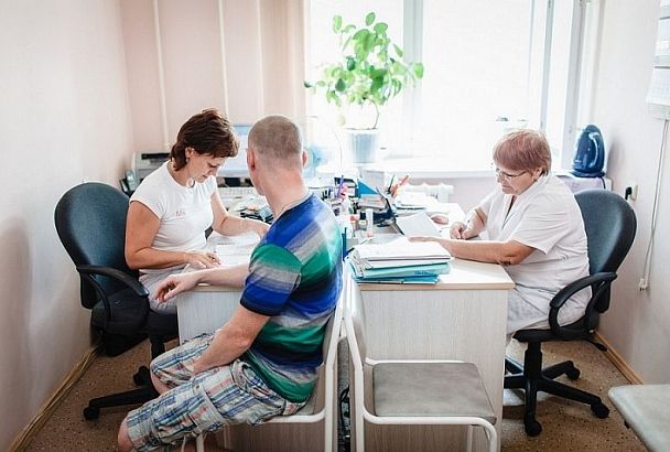 В Краснодарском крае более двух тысяч медиков стали участниками программ «Земский доктор» и «Земский фельдшер»