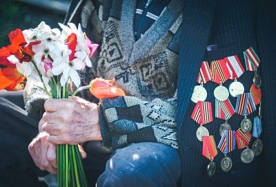 В Краснодарском крае коммивояжёр украл у ветерана Великой Отечественной войны 100 тысяч рублей