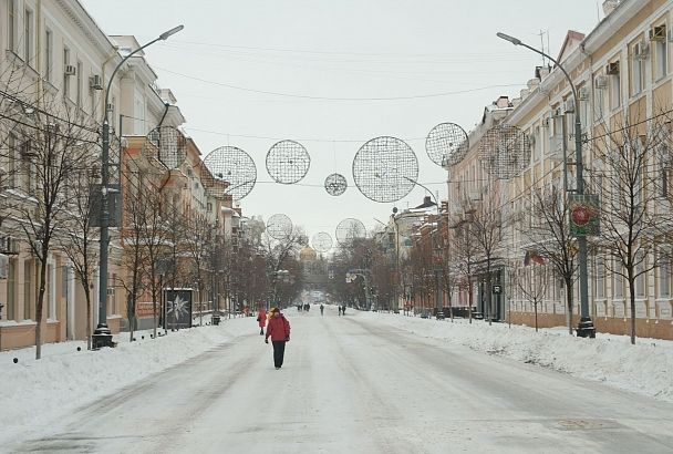 Снег в Краснодаре расчищают 564 человека 