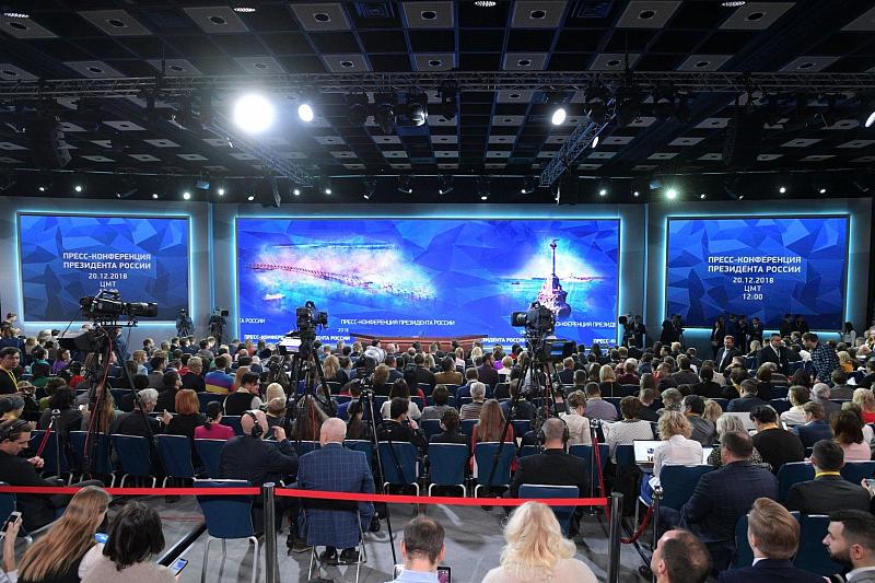 Президент Владимир Путин 20 декабря в прямом эфире отвечает на вопросы журналистов.