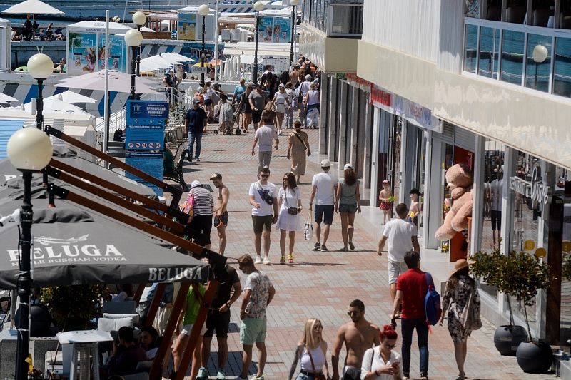 Более 850 тыс. туристов планируют отдохнуть в августе в Сочи 