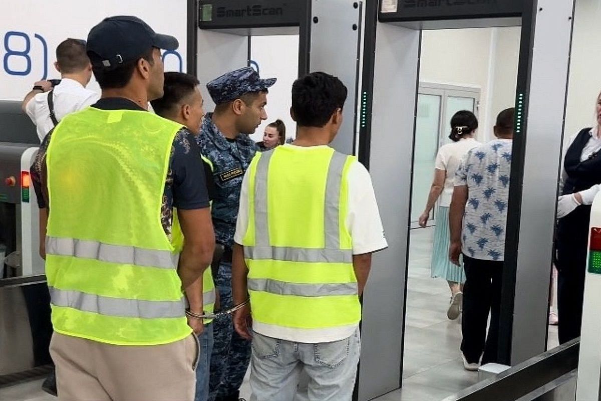 За последние две недели августа судебные приставы Кубани выдворили 72 иностранца