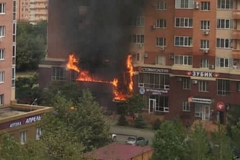 Вспыхнула обшивка: в Краснодаре произошел пожар в 16-этажке