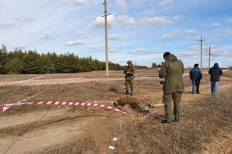 Снаряд попал в дом на хуторе в Ростовской области на границе с Украиной  
