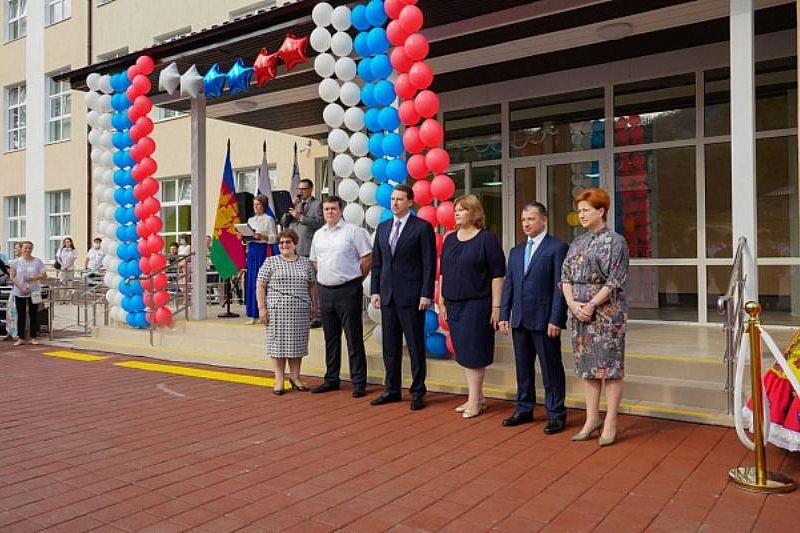 Мэр Сочи Алексей Копайгородский открыл новый корпус школы на Мацесте
