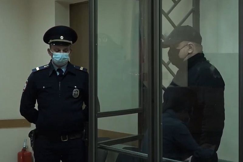 Представлявшийся сотрудником Федеральной службы охраны РФ мужчина осужден на 6 лет за мошенничество на 16 млн рублей