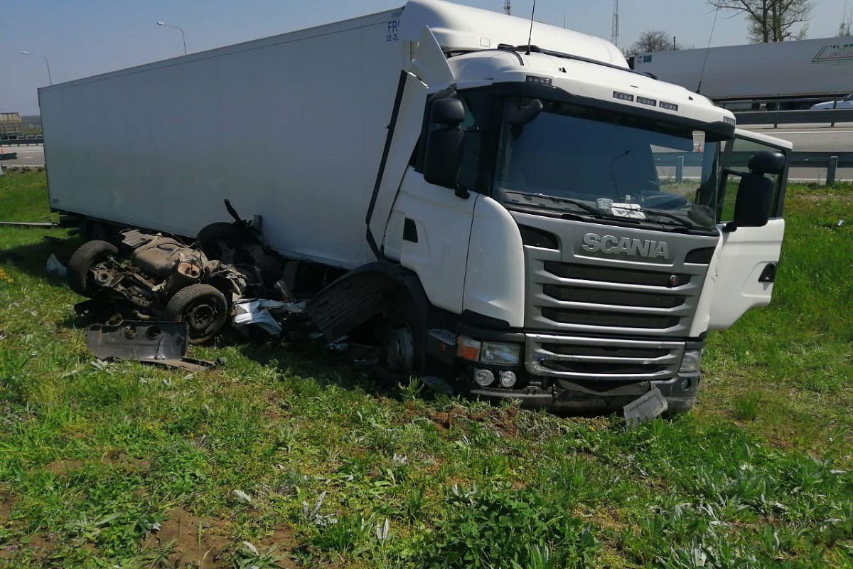 Стали известны подробности жесткого ДТП в Краснодарском крае, где погибли два полицейских