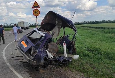 Легковушку разорвало на части в ДТП под Кореновском. Есть погибший