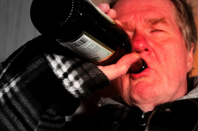 Ученые выяснили, сколько пива в день надо пить пожилым людям