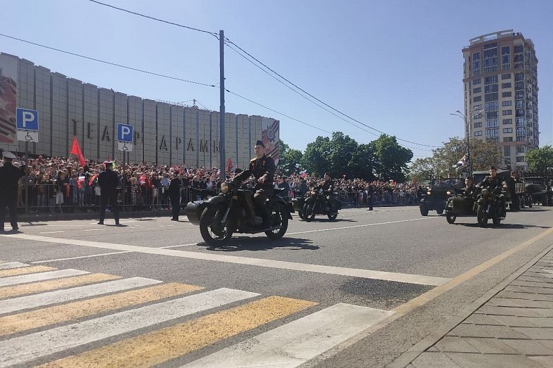 В Краснодаре прошло торжественное прохождение войск в честь Дня Победы