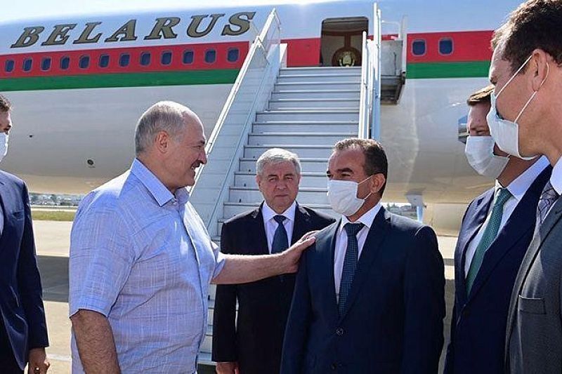Вениамин Кондратьев встретил Александра Лукашенко в аэропорту Сочи
