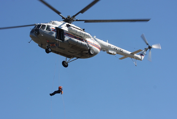 В Краснодарском крае спасатели эвакуировали на вертолете туристку с гипертоническим кризом