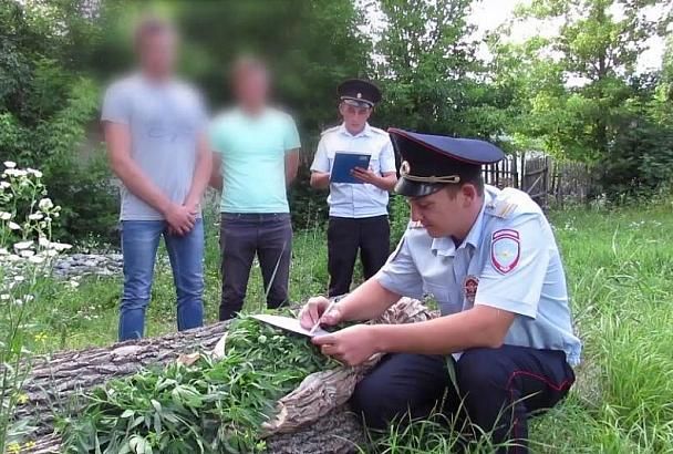 В Краснодарском крае двое мужчин варили наркотики в лесополосе