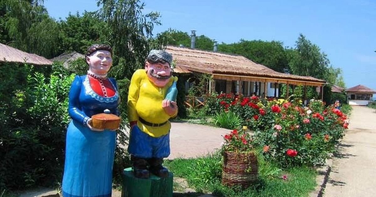 Кафе казачий курень ейск. Ейск казачий курень. Казачий курень кабардинка. Ресторан казачий курень ростов-на-дону. Казачий курень кабардинка.