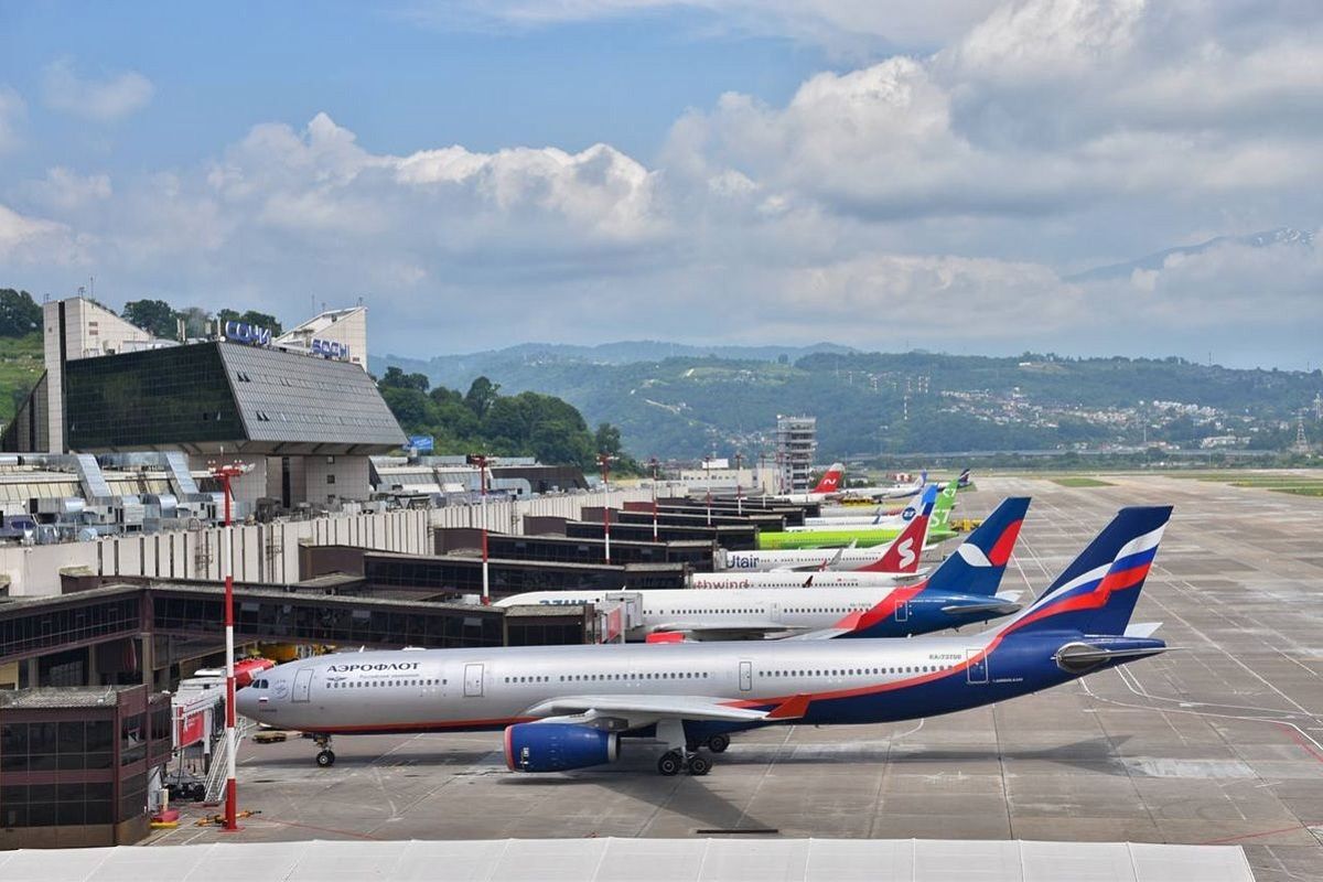 Аэропорт Сочи прокомментировал ситуацию с заправкой самолетов топливом