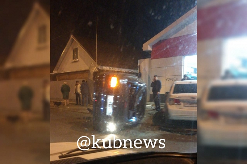 Полиция рассказала подробности ДТП с перевернувшимся BMW в Краснодаре
