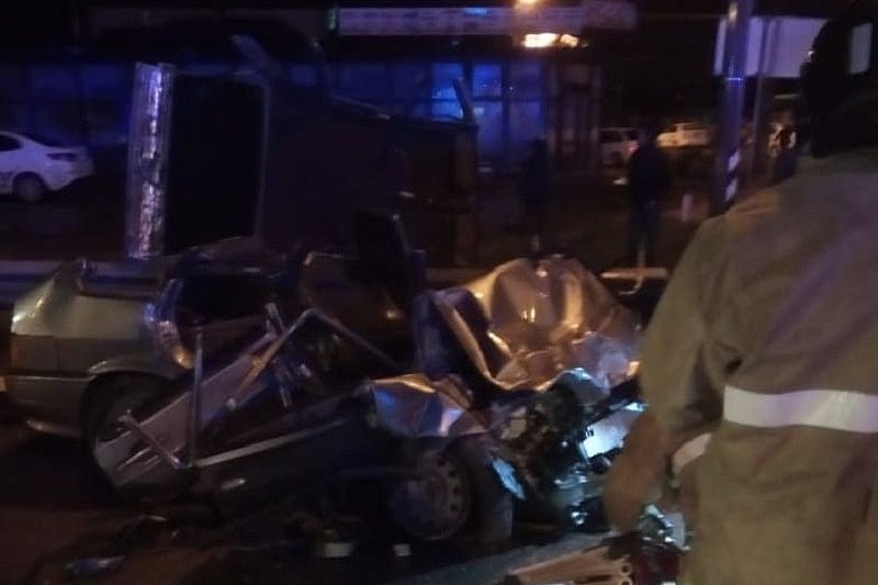 При столкновении Lexus и ВАЗа один человек погиб, четверо пострадали