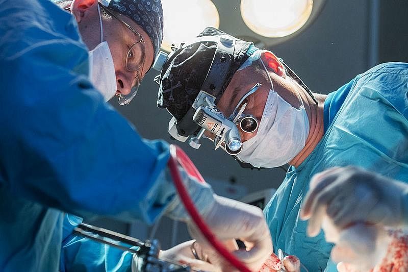 В Краснодаре с помощью редкой операции врачи спасли мужчину от хромоты