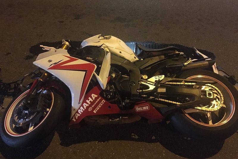 Мотоциклист погиб в ночной аварии в Краснодаре