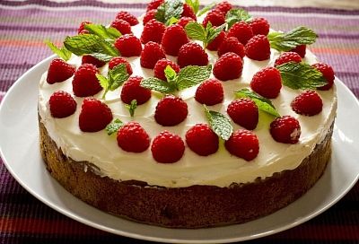 Быстрый пирог на минералке творожный с ягодами, все смешал и готово. Получается высоким, пышным и очень вкусным