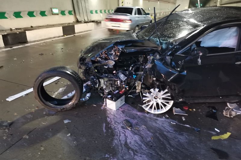 Водитель Toyota пострадал в ДТП в тоннеле