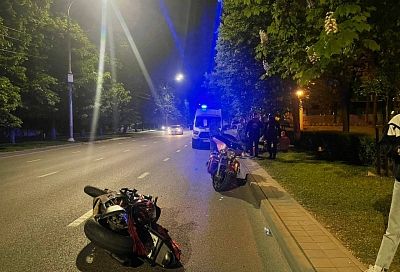 В центре Краснодара при столкновении с «Газелью» пострадала 28-летняя мотоциклистка