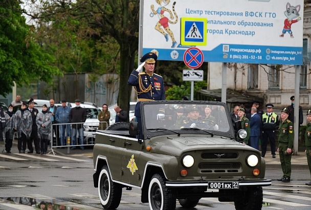 В Краснодаре проходит парад, посвященный 76-й годовщине Победы в Великой Отечественной войне 