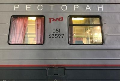Обыски прошли в компаниях, снабжавших продуктами поезд Мурманск-Адлер, где отравились дети